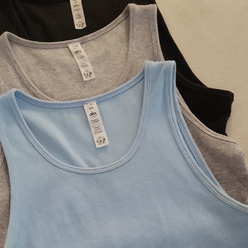 Alo Yoga Tank Tops (4) SET in Black, Gray, Light Blue & White